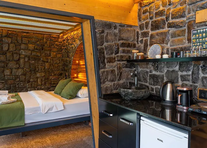 Pavri suit bungalov